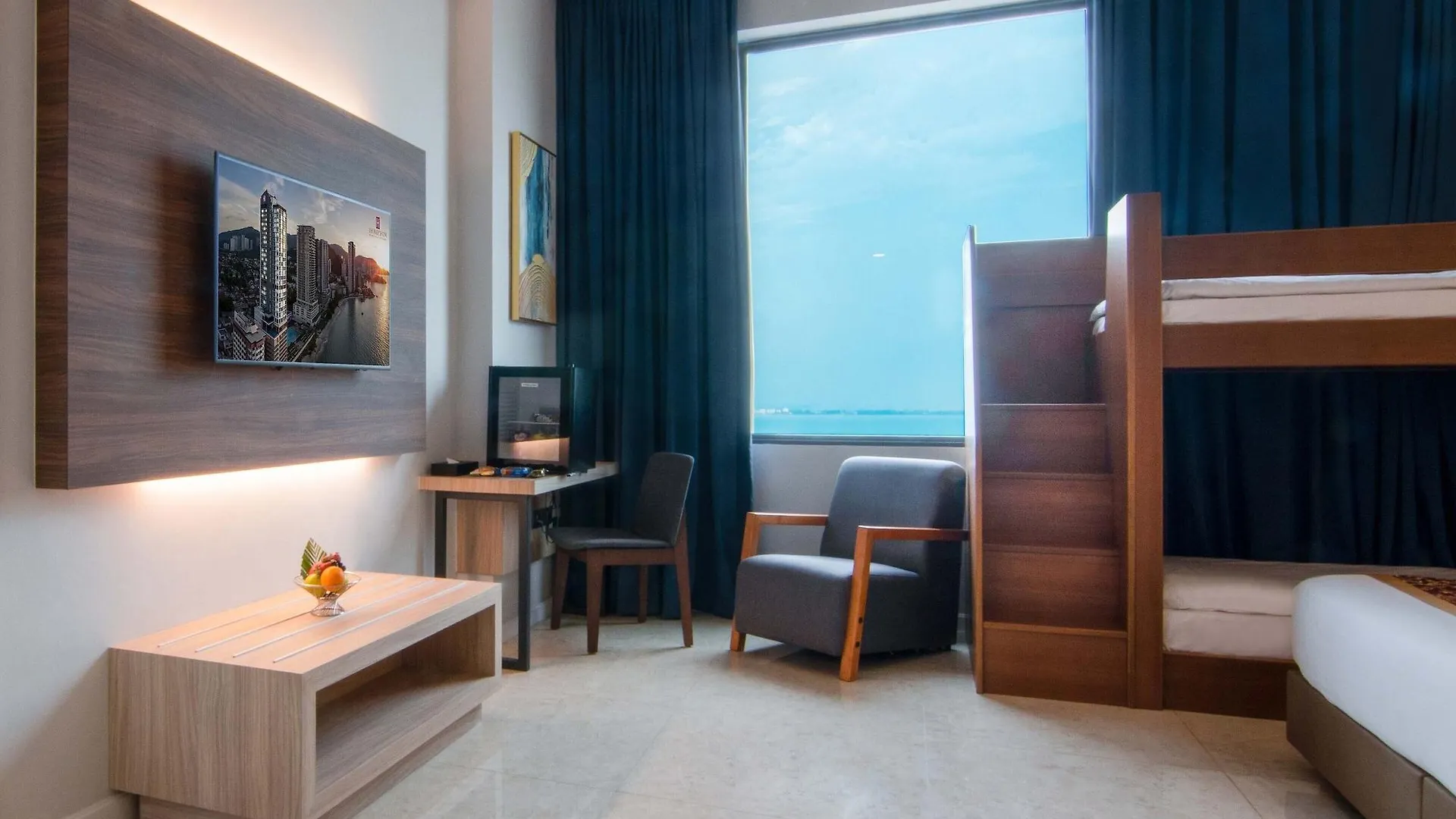 Hompton Hotel By The Beach George Town
