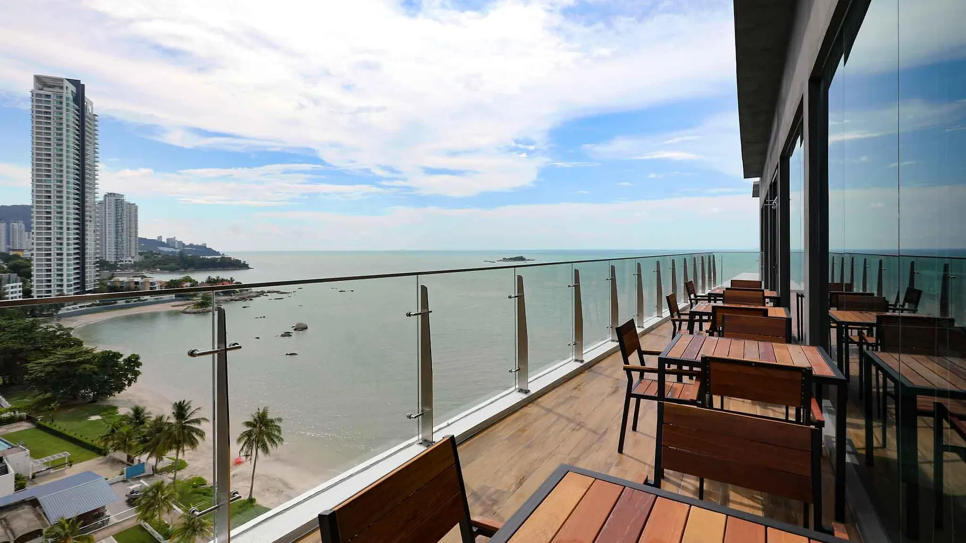 Hompton Hotel By The Beach George Town