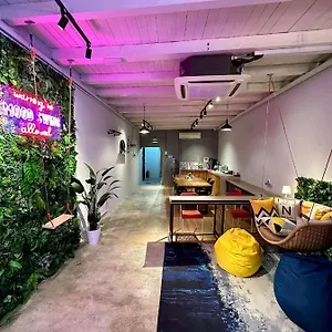  Hostal Swing & Pillows @ Street