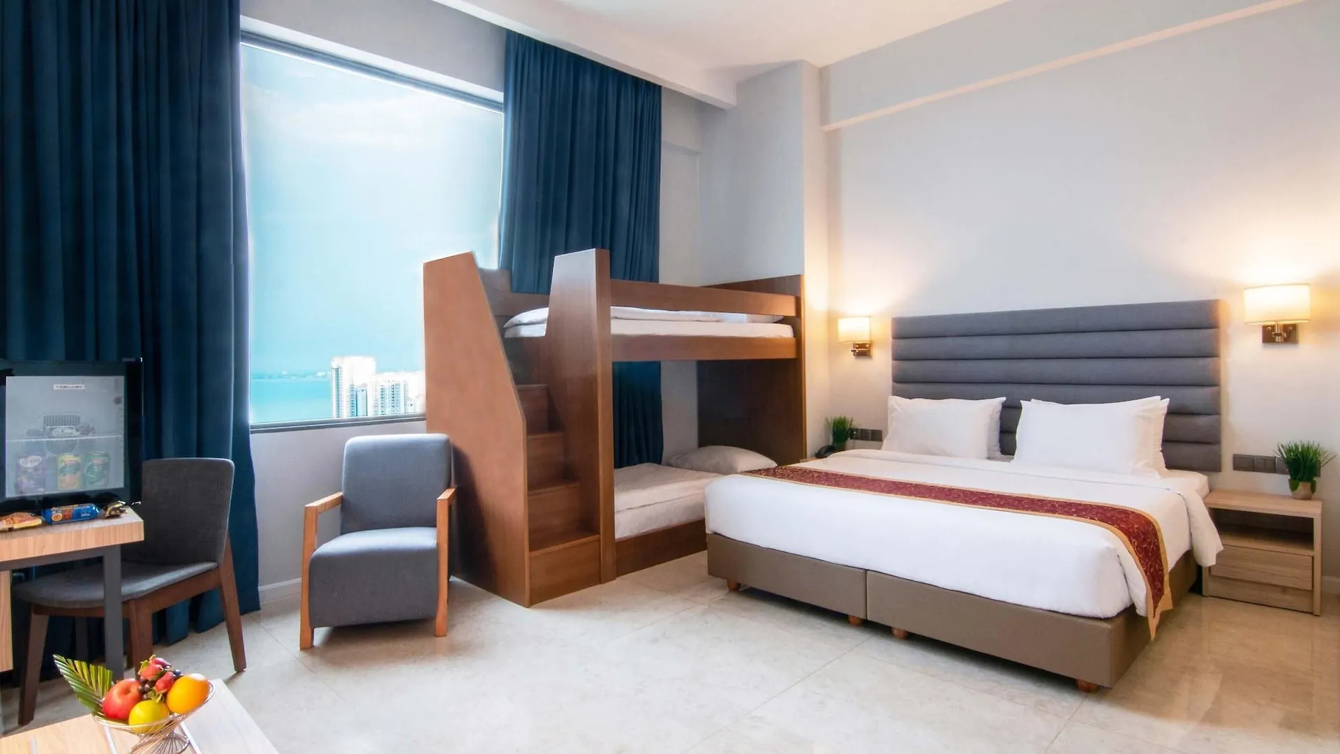 Hompton Hotel By The Beach George Town