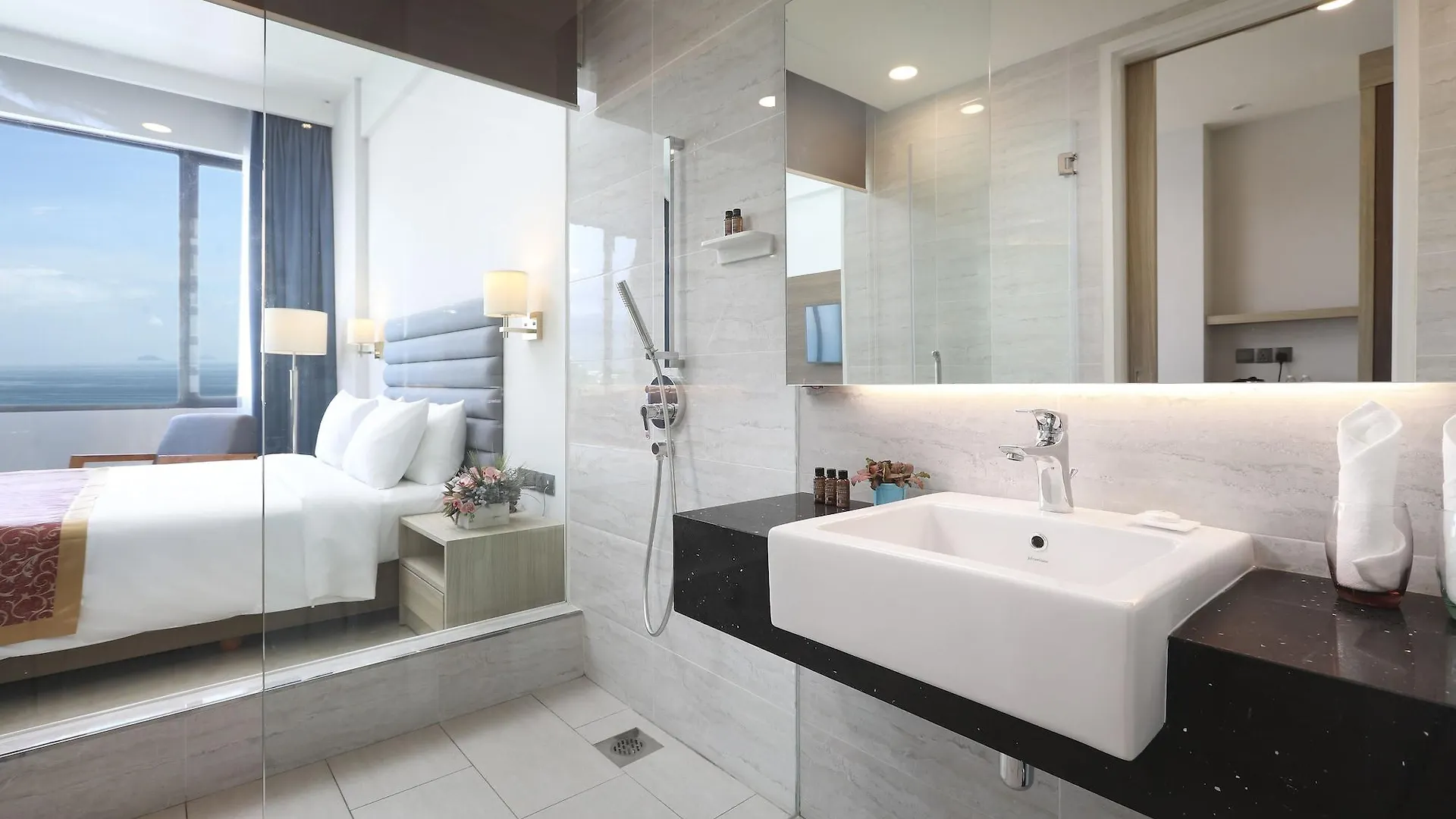 Hompton Hotel By The Beach George Town