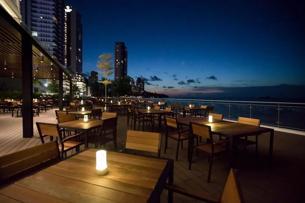 Hompton Hotel By The Beach George Town