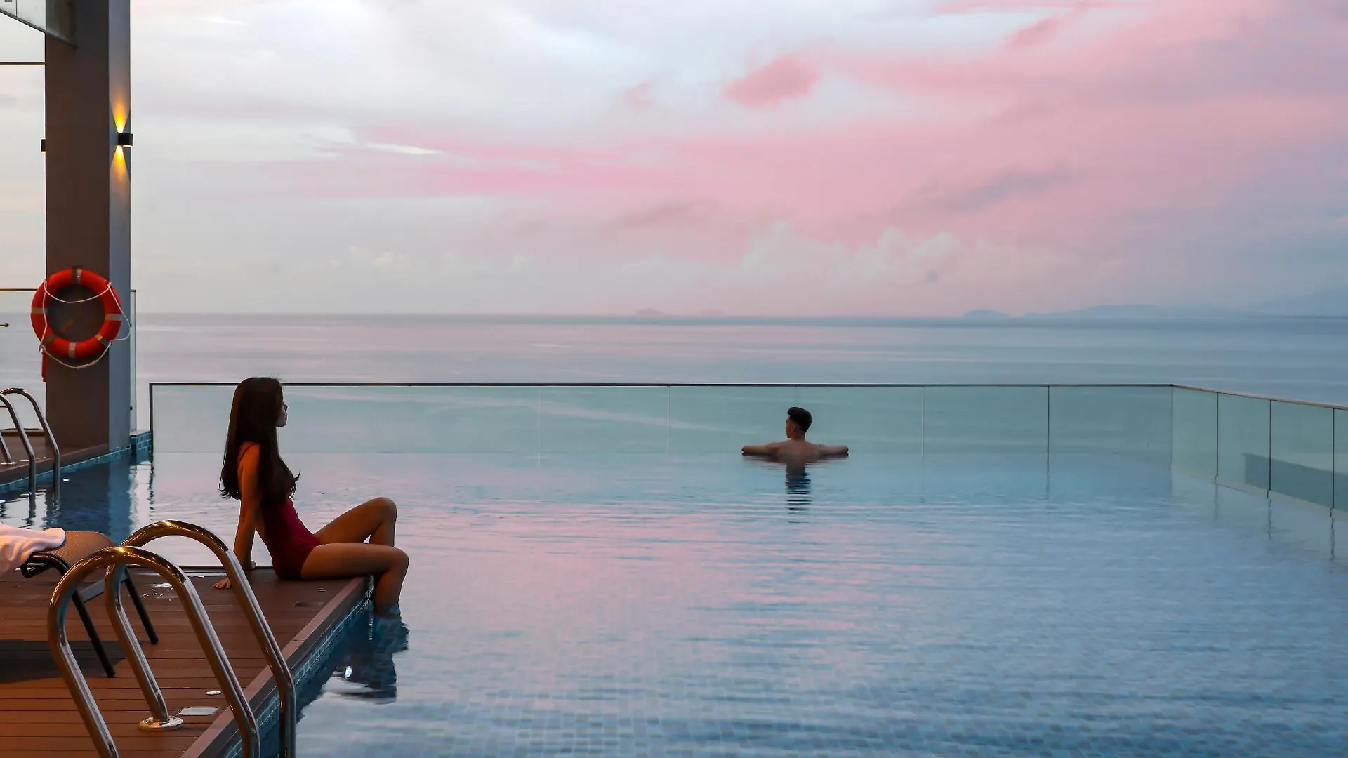 Hompton Hotel By The Beach George Town