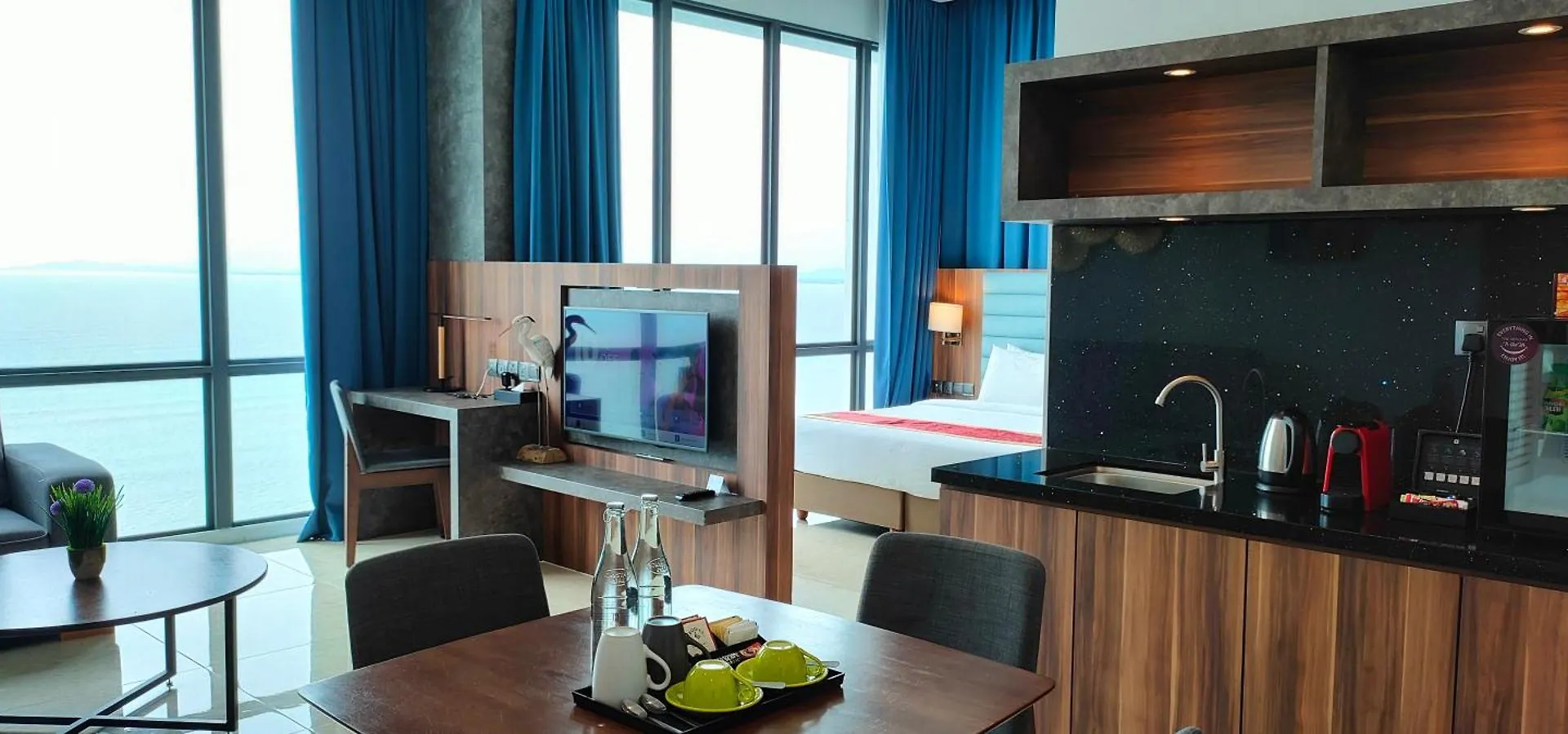 Hompton Hotel By The Beach George Town